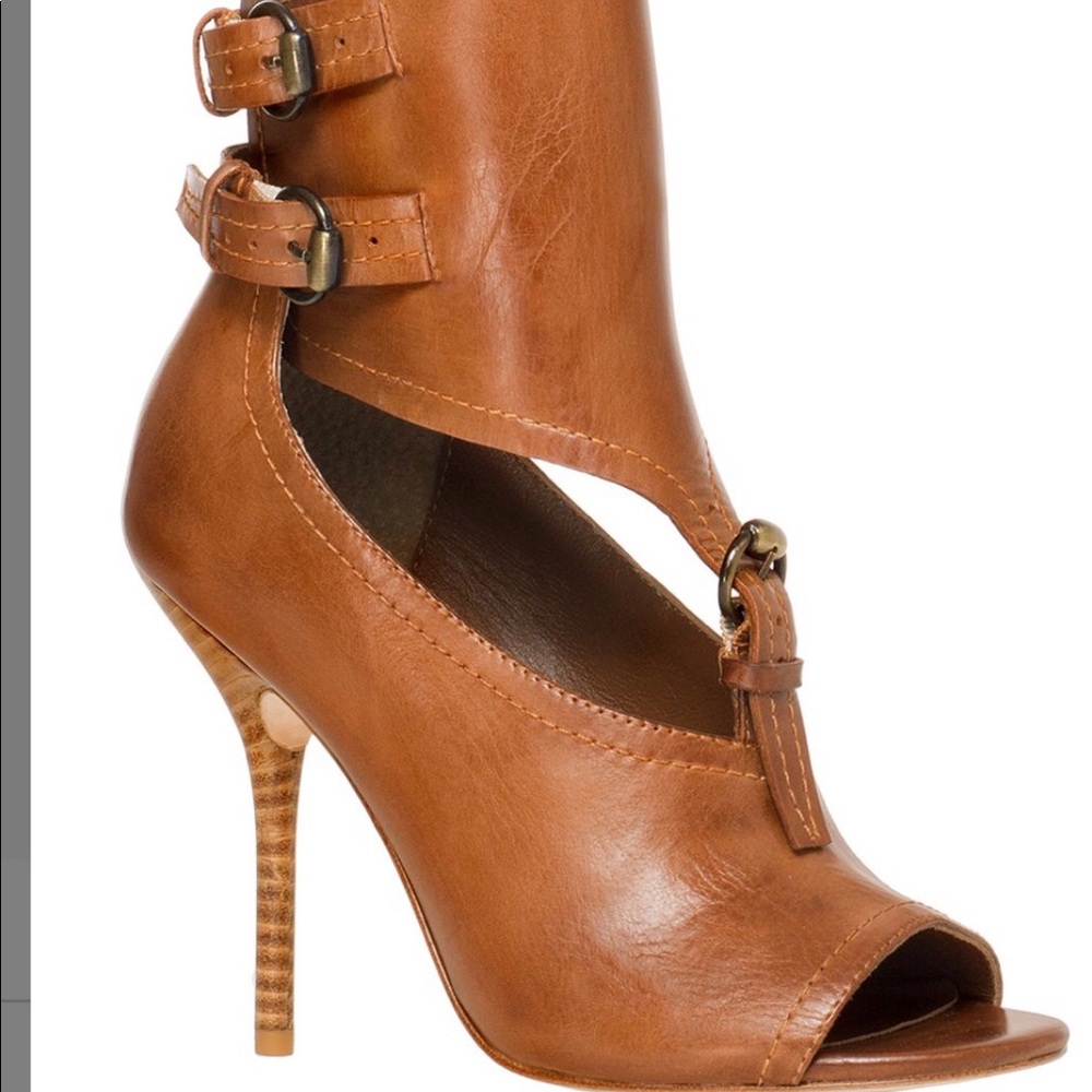 Leon Max Leather Pump size 6